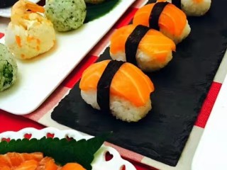 14、金枪鱼三色饭团,轻松做寿司