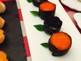 15、金枪鱼三色饭团,日本酱油，加适量芥末拌匀沾食，