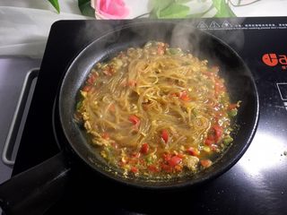 11、肉末粉丝煲,大火煮开，转小火炖