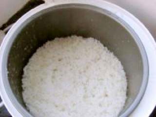 2、紫菜泡菜包饭,米饭做好备用。