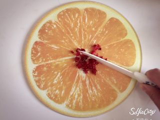 3、寿司????版的欢乐颂五美,蔓越莓干切成碎丁，颗粒不要太大