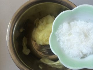7、玫瑰子姜,放入白糖
