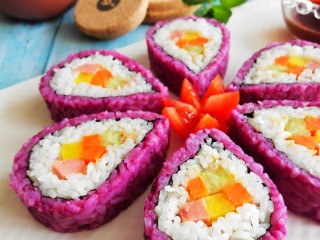 17、紫薯花瓣寿司,口感丰富，颜色非常漂亮！