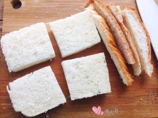 4、开放式三明治,切去吐司周围的硬边后再切成四小块