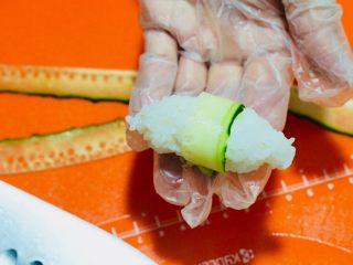 9、火炙焦糖三文鱼寿司,这样