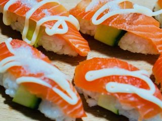 15、火炙焦糖三文鱼寿司,一小勺就行