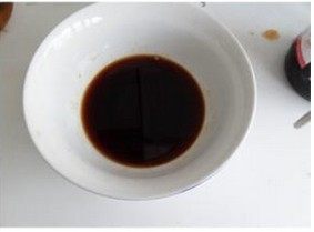 12、蒜蓉粉丝蒸扇贝,准备蒸鱼豉油。