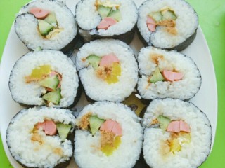 5、寿司,然后就可以切块装盘了！