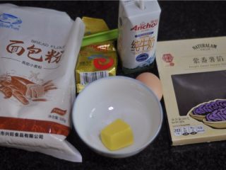 1、紫薯红豆卷,.所有的食材准备好