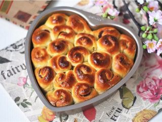 13、紫薯红豆卷,出炉，放凉即可