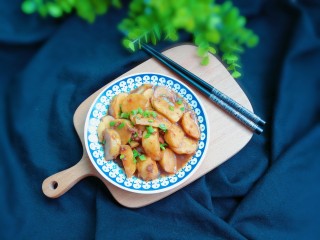 13、炸酱焖茨菇,出锅盛盘