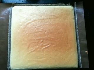 10、芒果蛋卷,烤箱预热180度，烤20分钟。（请按照各自烤箱的脾气调整温度和时间）