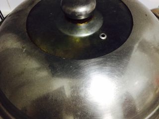 15、异域风情菜—咖喱土豆牛肉煲,加盖子焖煮七八分钟