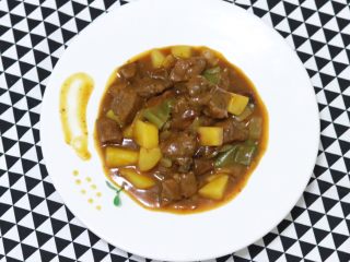 17、异域风情菜—咖喱土豆牛肉煲,盛出，尽情享用吧！