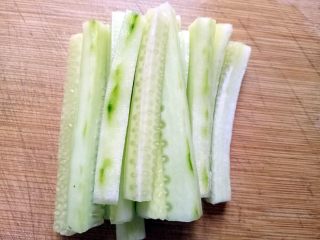 12、豆油皮糯米卷,青瓜去皮切条