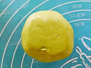 8、汤圆的花样吃法～豆腐汤圆串串,用手揉均匀