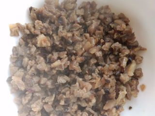 5、小兔子拔萝卜—儿童营养便当,盛出备用。