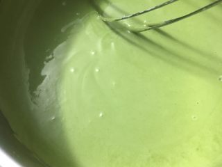 6、抹茶奶冻竹炭卷,小火煮