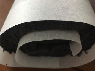 35、抹茶奶冻竹炭卷,卷起后定型半小时