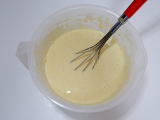 6、彩虹蕾丝蛋饼,搅拌好的面糊