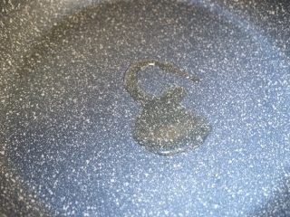 26、彩虹蕾丝蛋饼,平底锅倒少许油