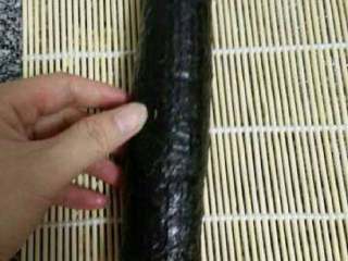 7、家常寿司,从放菜的一头慢慢卷起