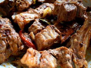 10、羊蝎子火锅,翻炒均匀