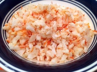 13、鲜虾瑶柱酱(详细版),虾直接切碎,备用。