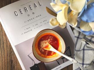 7、简单不放油的 鱼香肉丝,混合均匀,撒两下胡椒粉,备用