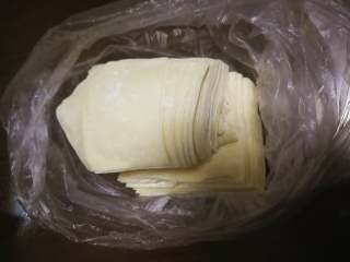 7、虾仁元宝馄饨,这是买的馄饨皮，大约70个左右