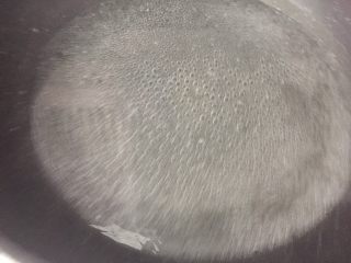 2、横行霸道之～螃蟹秋葵,锅里倒多点水，烧开