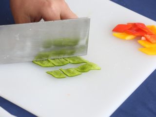 3、香辣美味八爪鱼,青椒 彩椒切菱形片