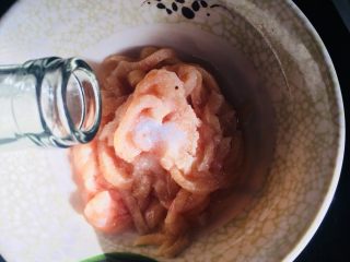 3、胡萝卜丝炒鸡丝,料酒