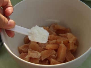 5、豆瓣鸡丁,一勺糖