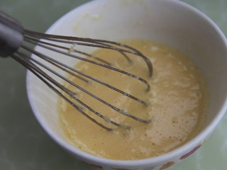 10、豆瓣鸡丁,搅拌均匀