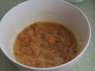 13、豆瓣鸡丁,让鸡肉都沾上蛋液