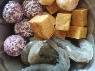 1、麻辣香锅,准备食材