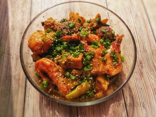 14、麻辣香锅,最后起锅，撒上芝麻和葱花就可以吃啦