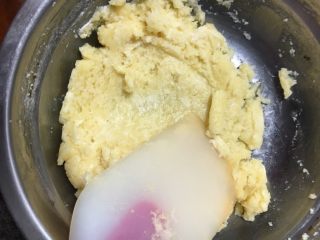 8、红丝绒棉花蛋糕卷,翻拌均匀