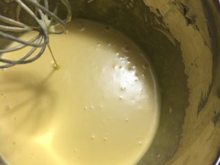 16、红丝绒棉花蛋糕卷,搅匀后是光滑细腻的