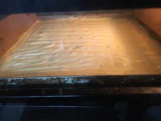 30、红丝绒棉花蛋糕卷,烤箱160度预热，烤20分钟左右
