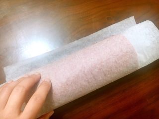 36、红丝绒棉花蛋糕卷,直到全部卷起固定30分钟左右