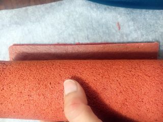 41、红丝绒棉花蛋糕卷,一边卷一边往里收一下卷紧了