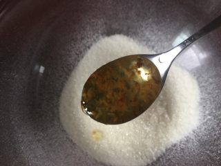 6、定胜糕,加入糖桂花,我是在某宝买的。你们也可以自己腌制。