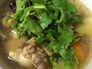 13、香菇鸡汤,撒香菜就OK了