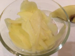 2、握寿司套餐,撒盐静置5分钟,等他出水