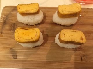 30、握寿司套餐,摆上玉子烧