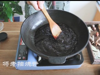 10、卤鸡爪,熬化后放老抽