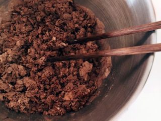 3、迷你巧克力麻薯软欧,搅成絮状,为何这样?我另外一个做软欧的方子里有说