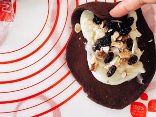 12、迷你巧克力麻薯软欧,从小的一头卷起